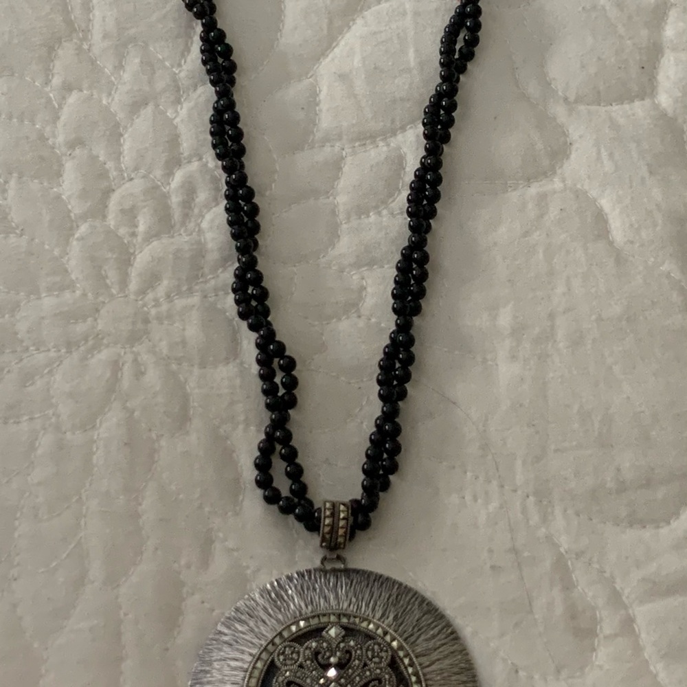 Elegant Black and Silver Pendant Necklace